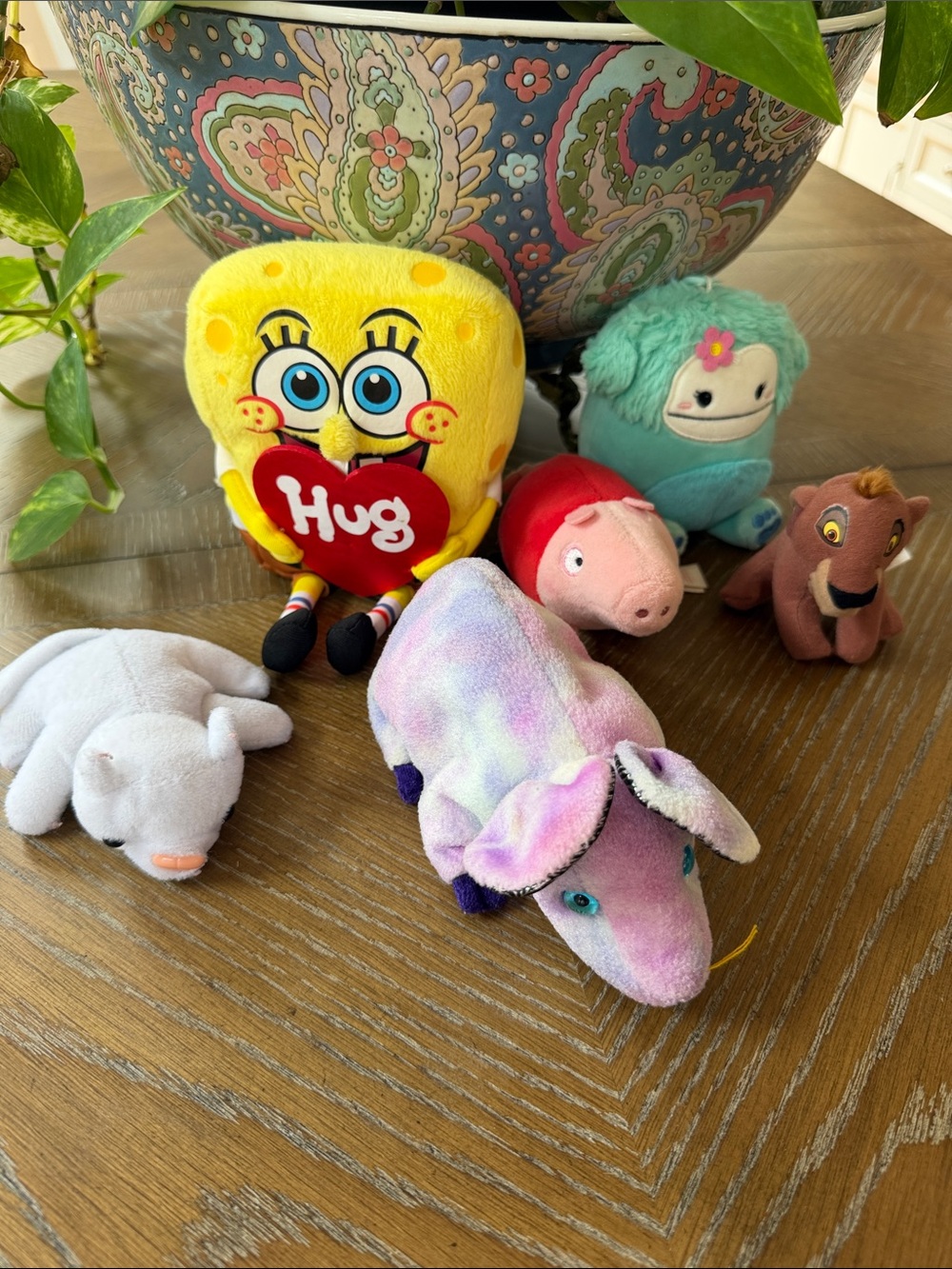 Lot of plush toys SpongeBob Squarepants Yellow Plush with Red 'Hug' Heart